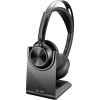 Poly Voyager Focus 2 bezdrátová náhlavní souprava, BT700 USB-A/USB-C adaptér, nabíjecí stojan, stereo